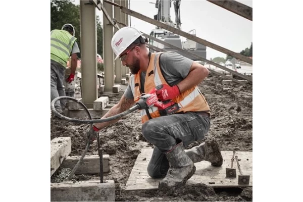 Vibreur béton Milwaukee Fuel 2,4m ( Machine seule )
