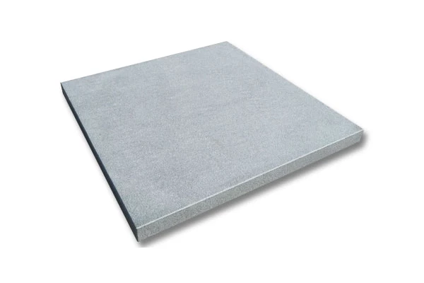 Cubik - Marche suspendue granit gris clair grain fin 120x120x8 dessus flammé - 4 chants flammés