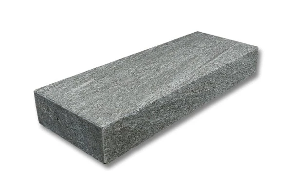Cubik - Marche bloc gneiss gris veine 120x38x14 dessus flammé et 3 chants flammes