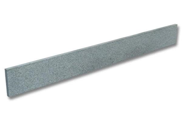 Cubik - Contre marche granit gris foncé G654 150x15x2 dessus flammé, 2 bouts adoucis