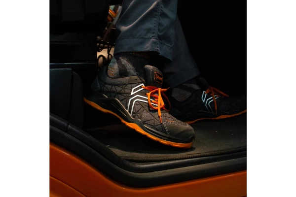 CHAUSSURES SPIDER NOIR/ORANGE S1P 44    (stocké Catenne)