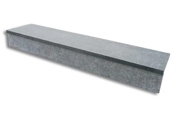 Cubik - Contre marche basalte noir 150x15x2 dessus Water Jet - 2 bouts adoucis