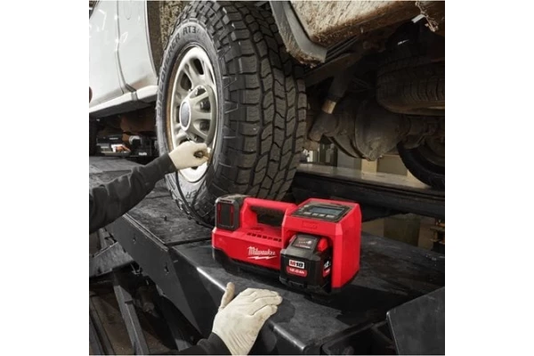 Compresseur gonfleur Milwaukee 18V - (Sans batteries ni chargeur) - (M18BI-0)