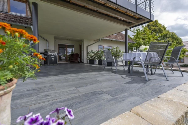 KANN Dalle Yamino Béton+ structuré gris foncé moucheté 90x30x5cm